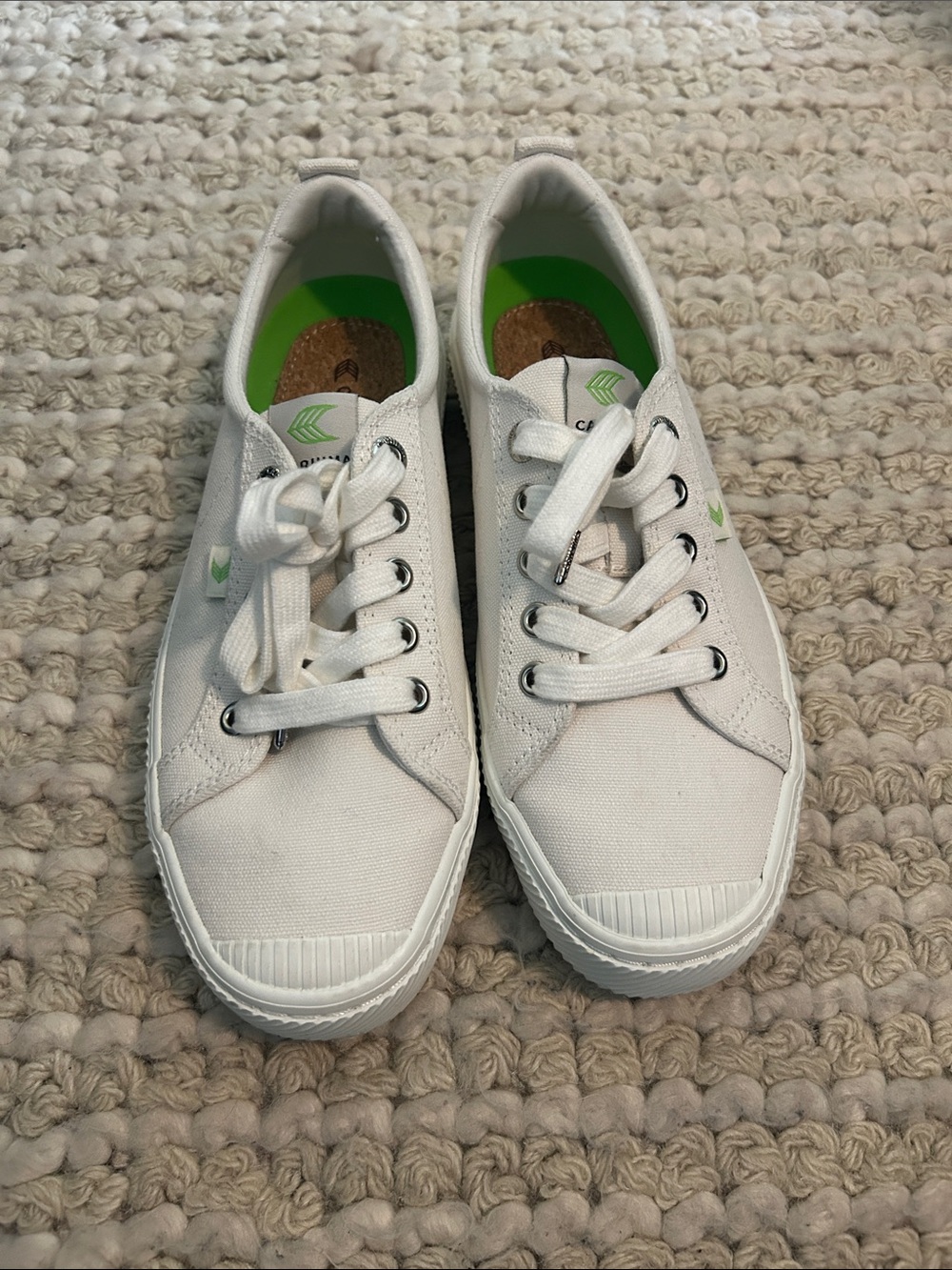Cariuma White Canvas Sneakers with Green Insole Accent